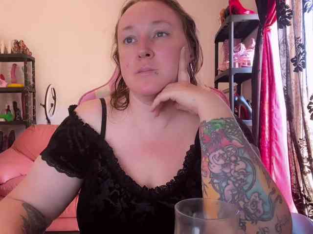 NylonQueen webcam
