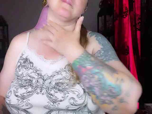 NylonQueen webcam