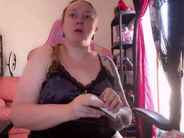 NylonQueen webcam
