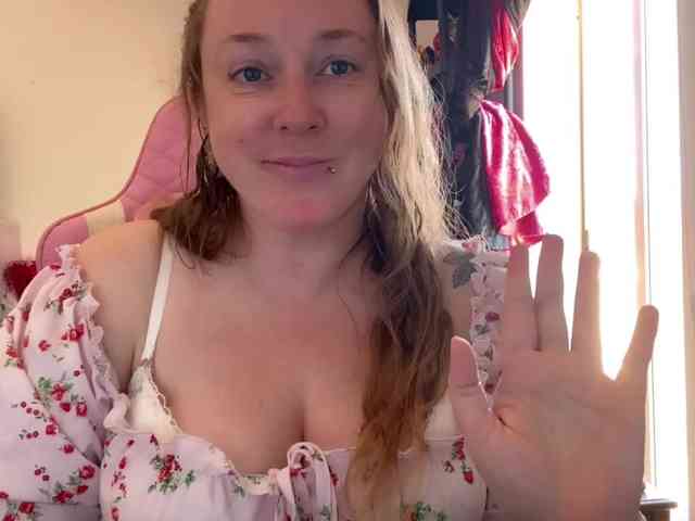 NylonQueen webcam