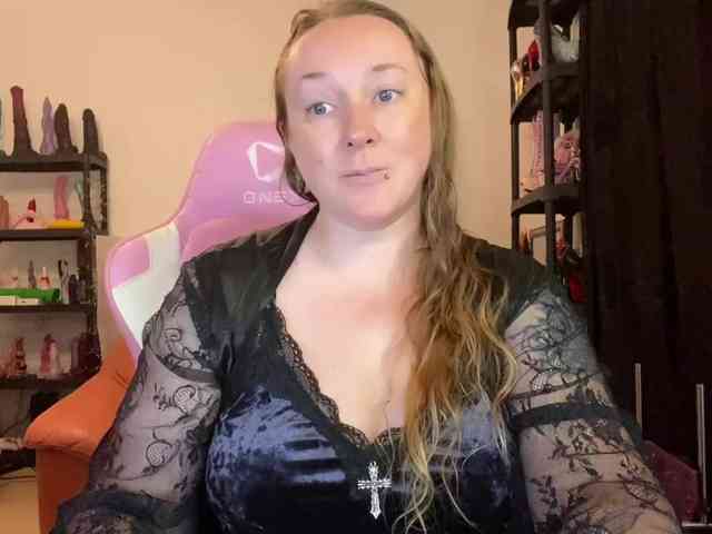 NylonQueen webcam