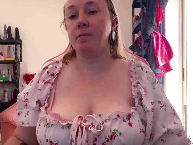 NylonQueen webcam