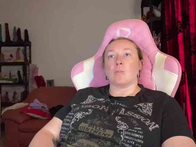 NylonQueen webcam