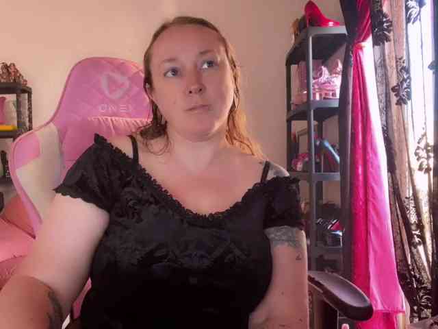 NylonQueen webcam