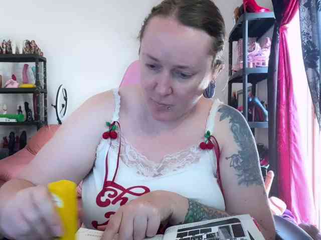 NylonQueen webcam