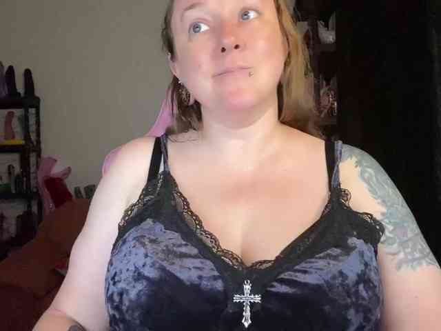 NylonQueen webcam