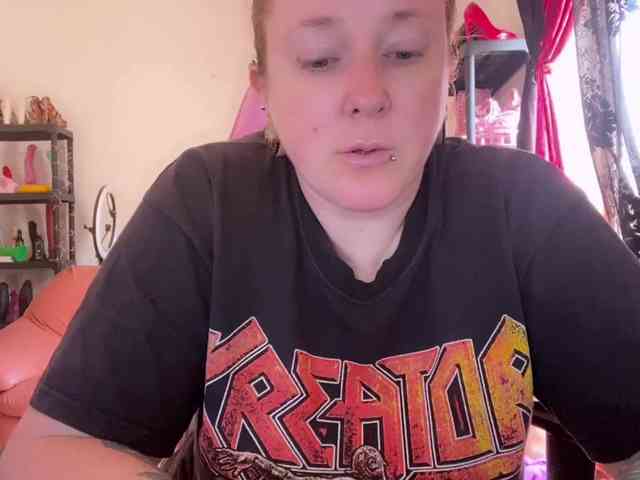 NylonQueen webcam