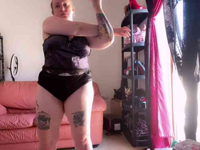 NylonQueen webcam