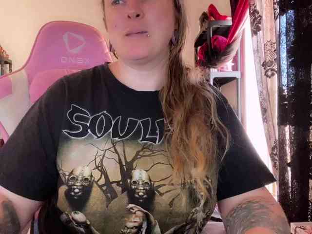 NylonQueen webcam