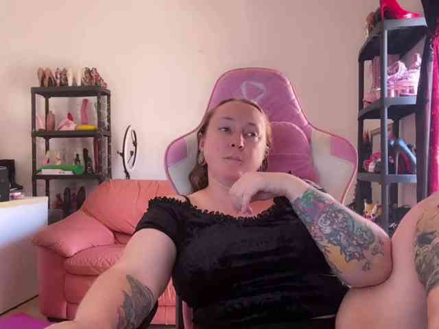 NylonQueen webcam