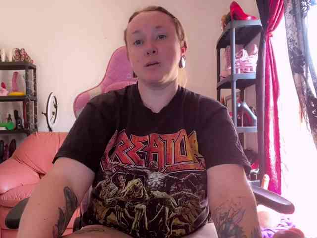 NylonQueen webcam