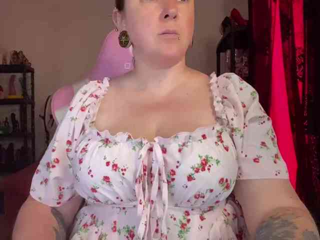NylonQueen webcam