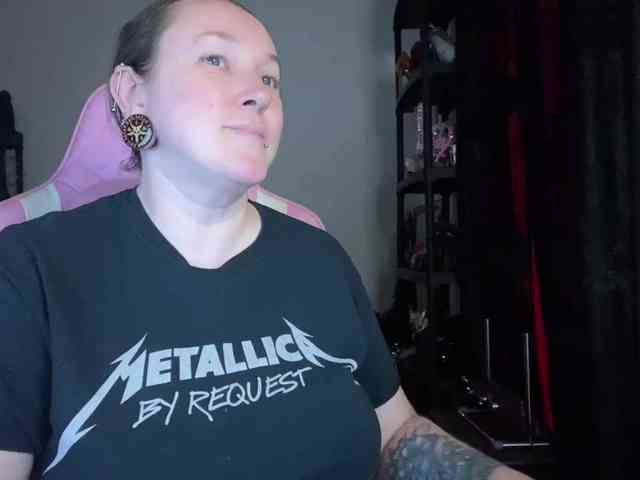 NylonQueen webcam