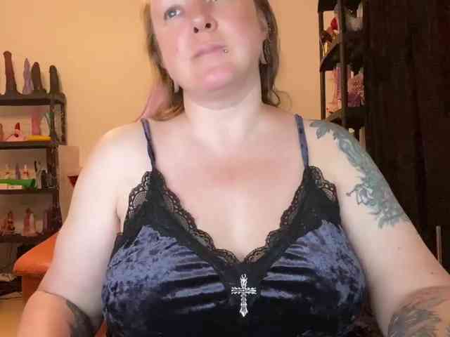 NylonQueen webcam