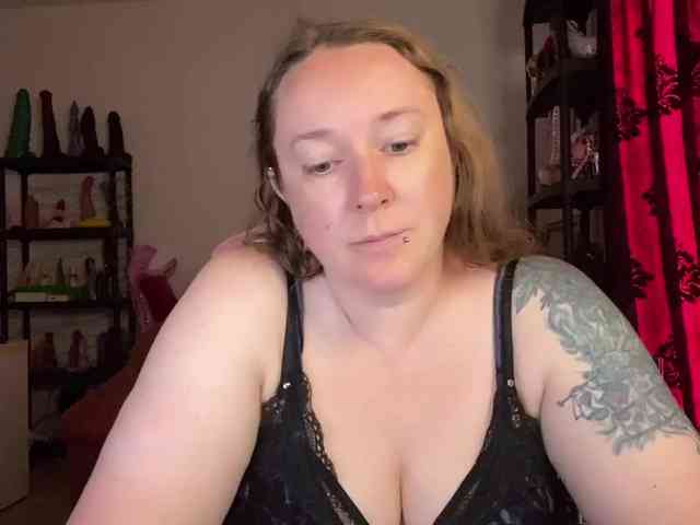 NylonQueen webcam