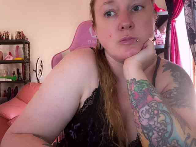 NylonQueen webcam