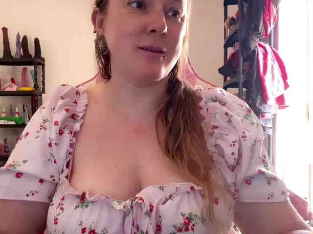 NylonQueen webcam