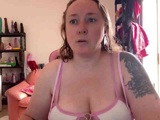 NylonQueen webcam