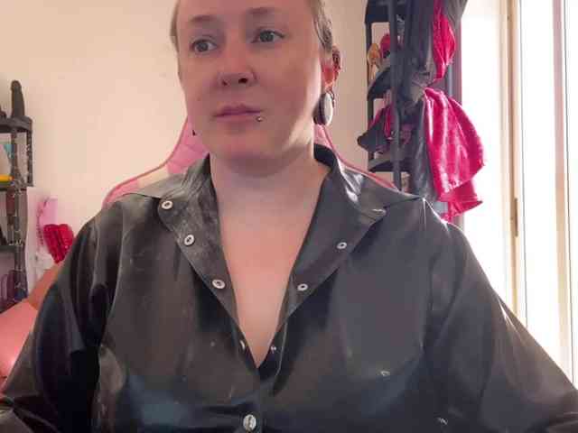 NylonQueen webcam
