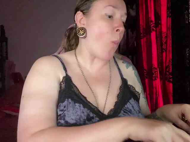 NylonQueen webcam