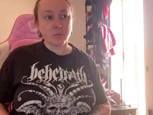 NylonQueen webcam