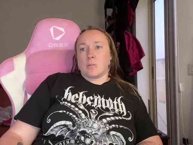 NylonQueen webcam