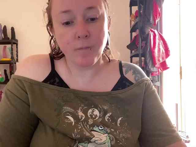 NylonQueen webcam