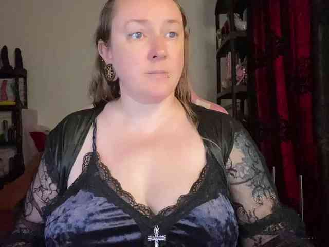 NylonQueen webcam