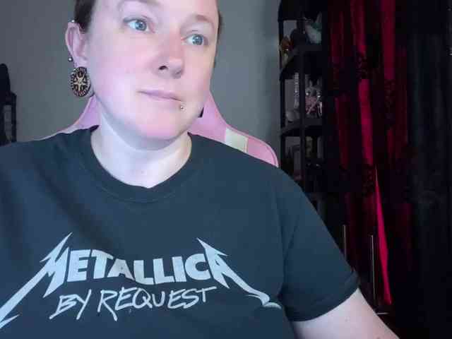 NylonQueen webcam