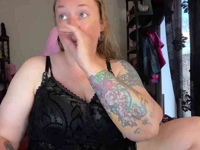 NylonQueen webcam