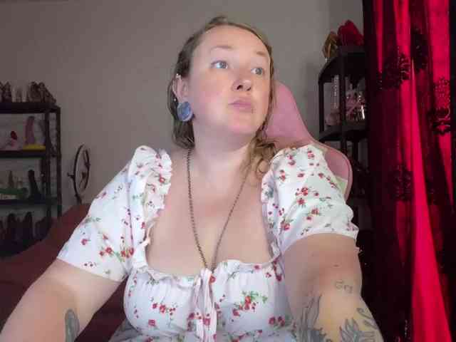 NylonQueen webcam