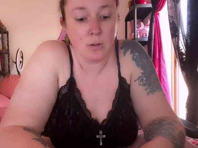 NylonQueen webcam
