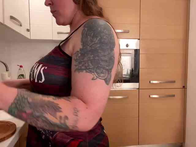 NylonQueen webcam