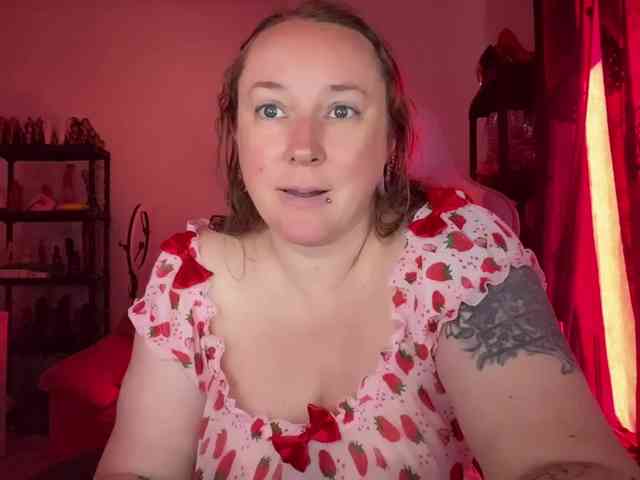 NylonQueen webcam