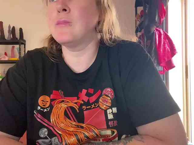 NylonQueen webcam