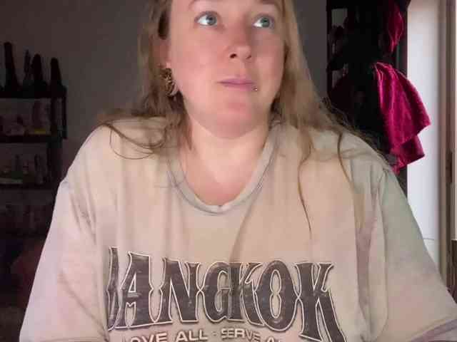 NylonQueen webcam