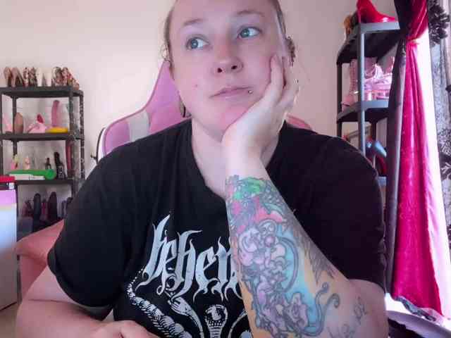 NylonQueen webcam