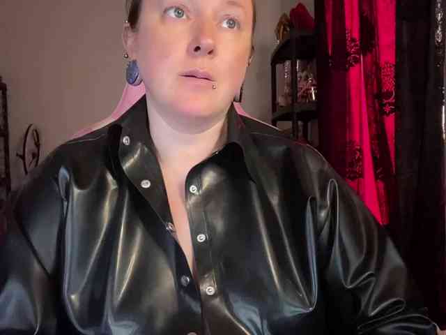 NylonQueen webcam