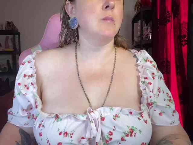 NylonQueen webcam