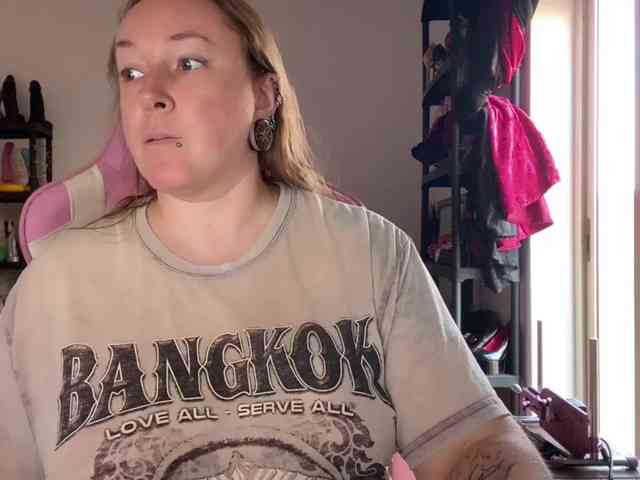 NylonQueen webcam