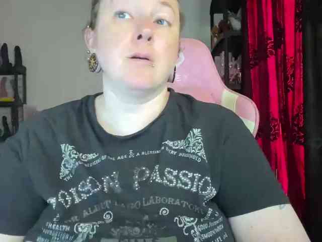 NylonQueen webcam