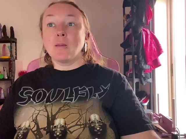 NylonQueen webcam
