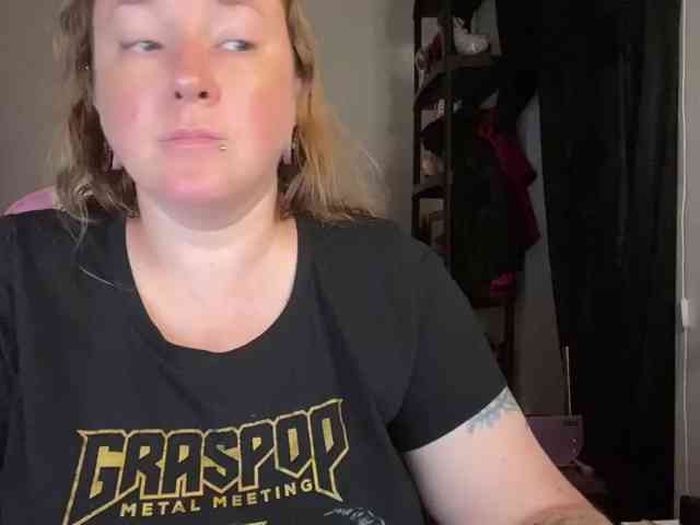NylonQueen webcam