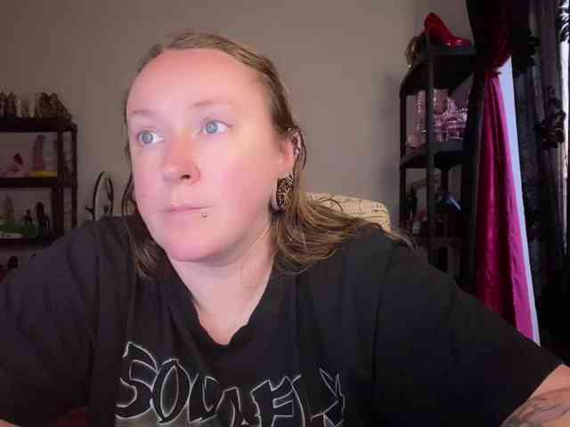 NylonQueen webcam