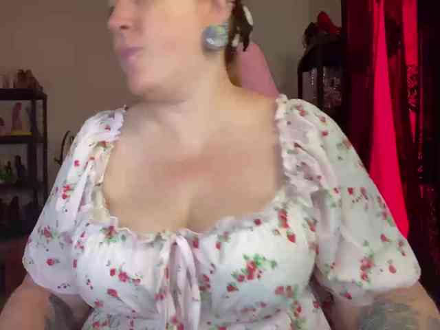 NylonQueen webcam