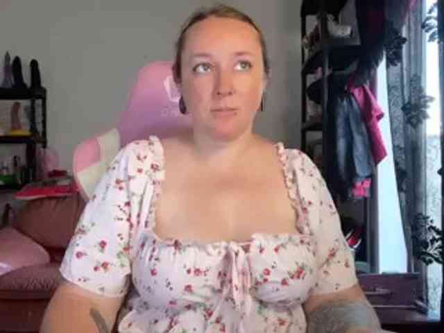 NylonQueen webcam