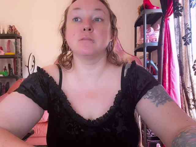 NylonQueen webcam