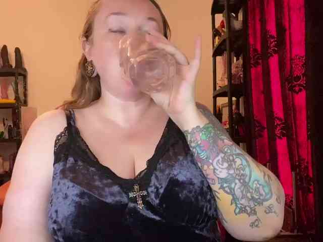 NylonQueen webcam