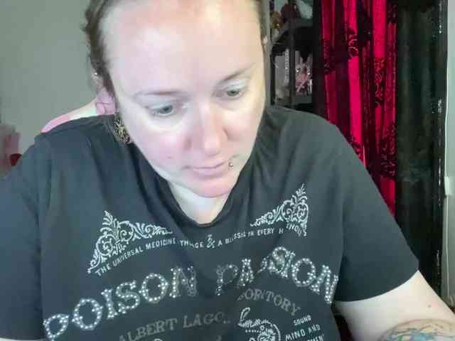 NylonQueen webcam