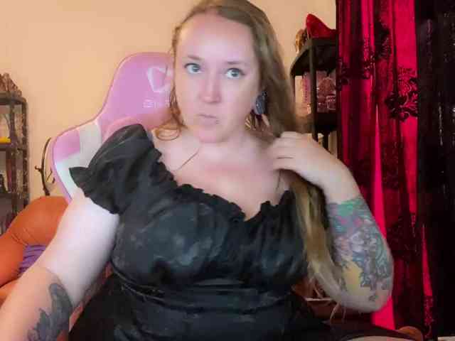 NylonQueen webcam